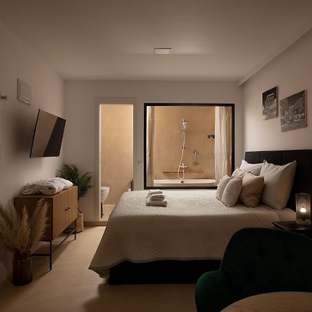Deluxe Studio In City Center With Free Private Parking Ровінь Екстер'єр фото