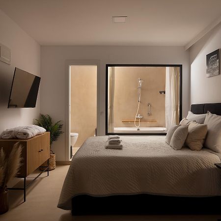 Deluxe Studio In City Center With Free Private Parking Ровінь Екстер'єр фото