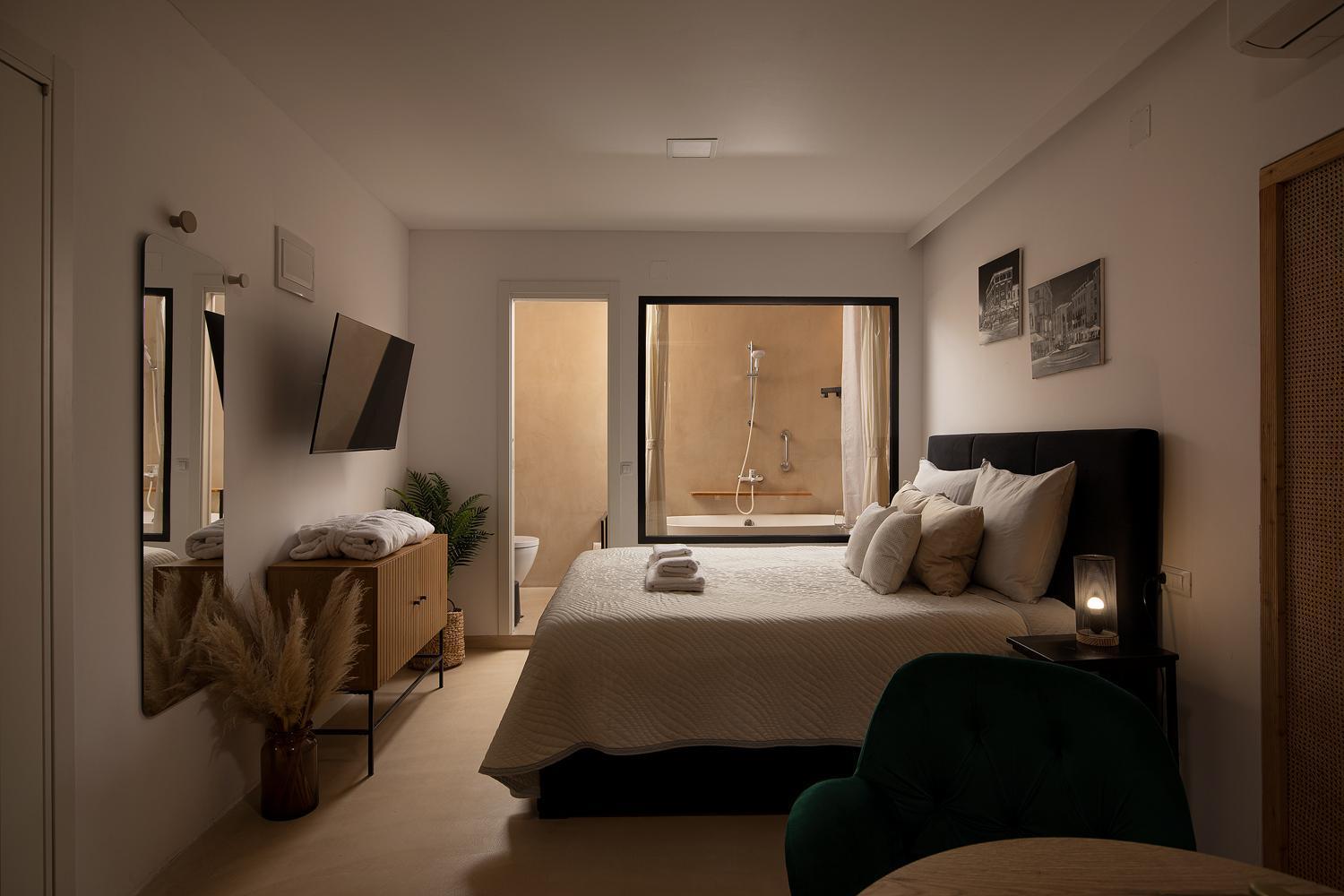 Deluxe Studio In City Center With Free Private Parking Ровінь Екстер'єр фото