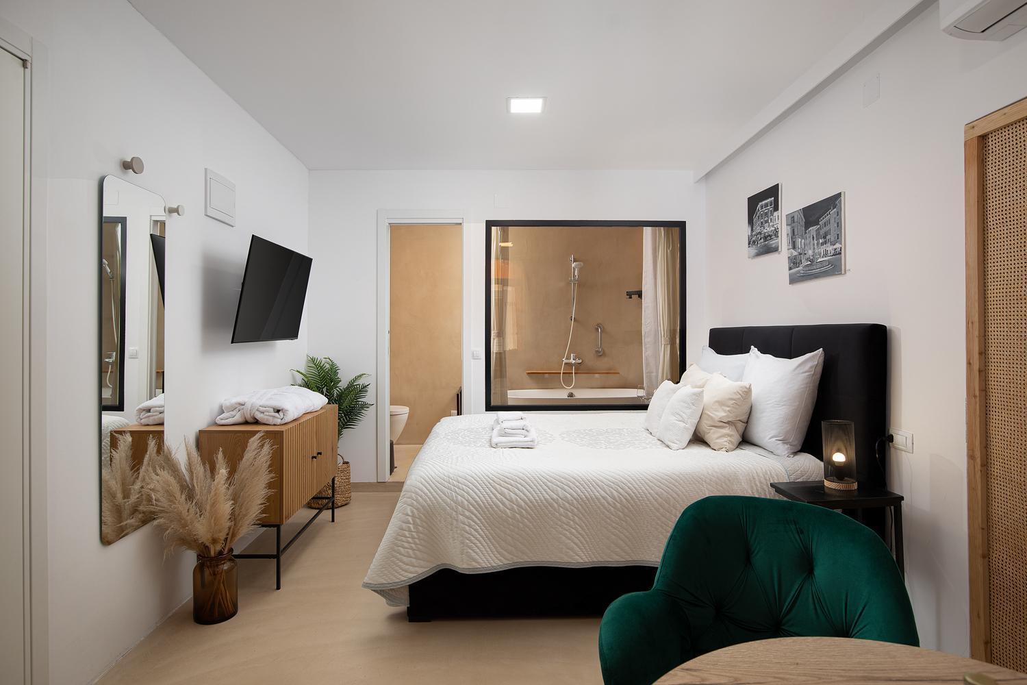 Deluxe Studio In City Center With Free Private Parking Ровінь Екстер'єр фото