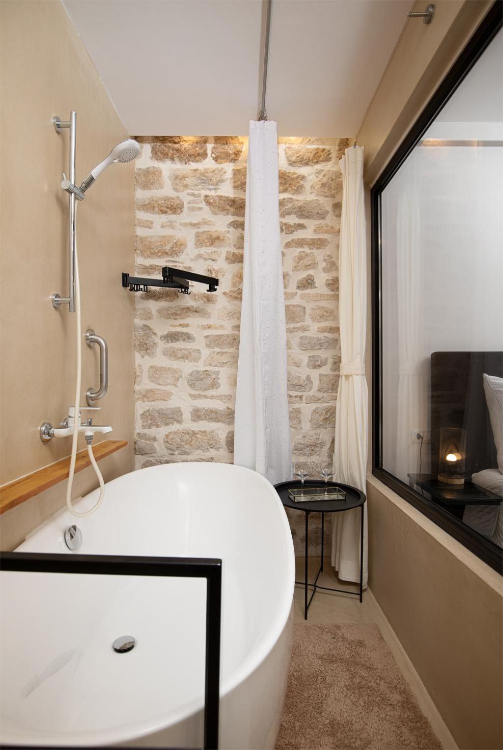 Deluxe Studio In City Center With Free Private Parking Ровінь Екстер'єр фото
