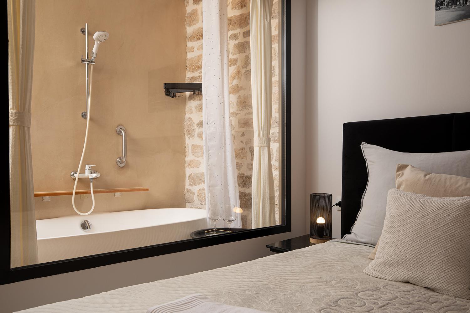 Deluxe Studio In City Center With Free Private Parking Ровінь Екстер'єр фото